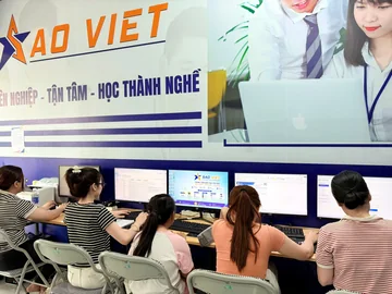 Học viên luyện tập tại phòng máy Sao Việt