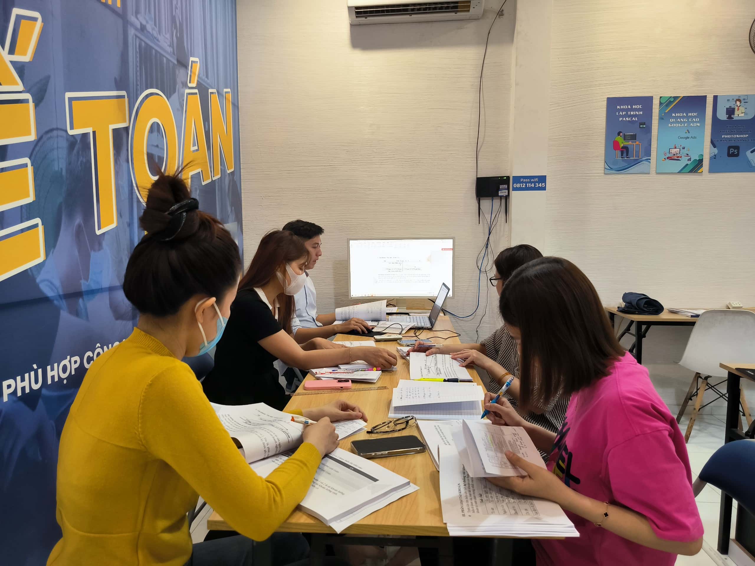 Học Hành Chính Nhân Sự Chuyên Nghiệp