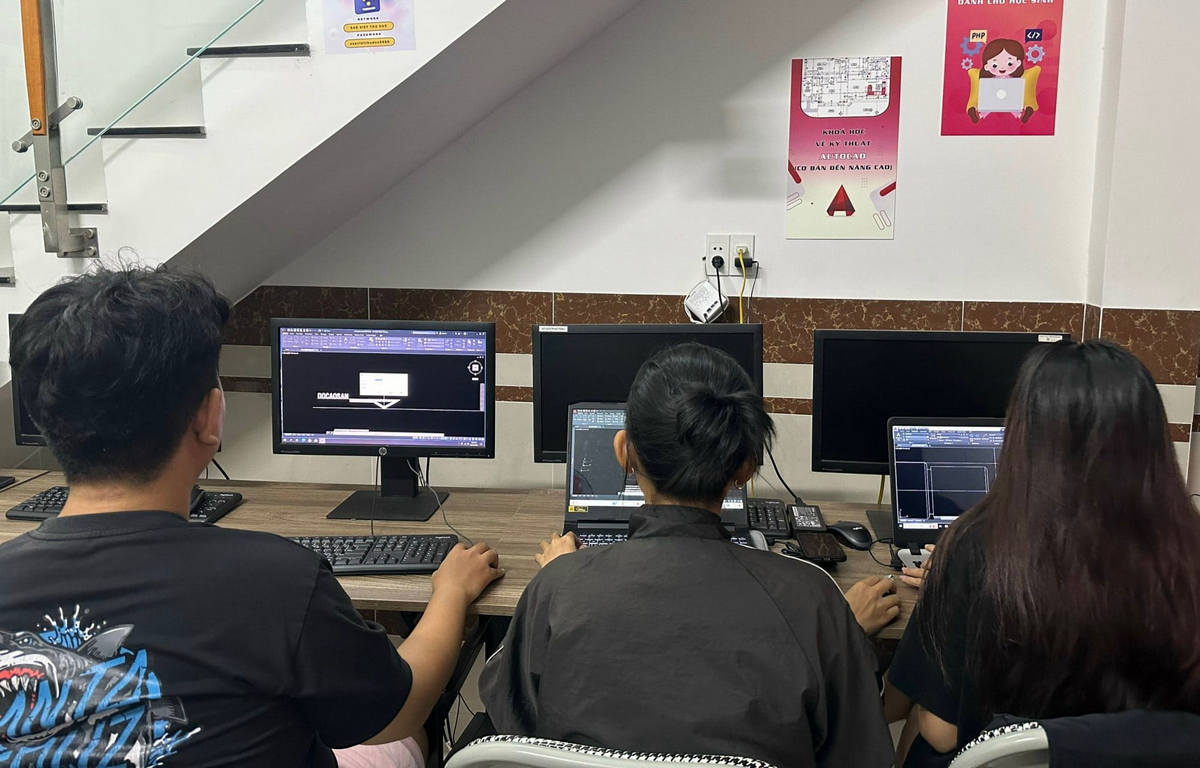 Học Viên Trong Khóa Học AutoCAD Tại Tân Bình