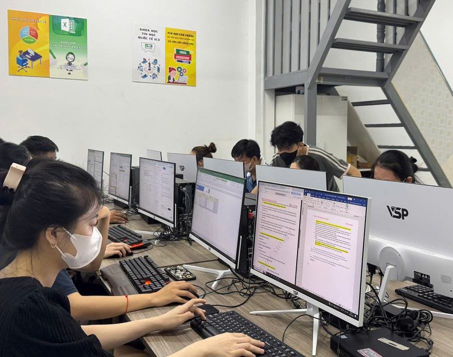 Điều Gì Làm Nên Sự Khác Biệt Của Khóa Học AI Tại Sao Việt