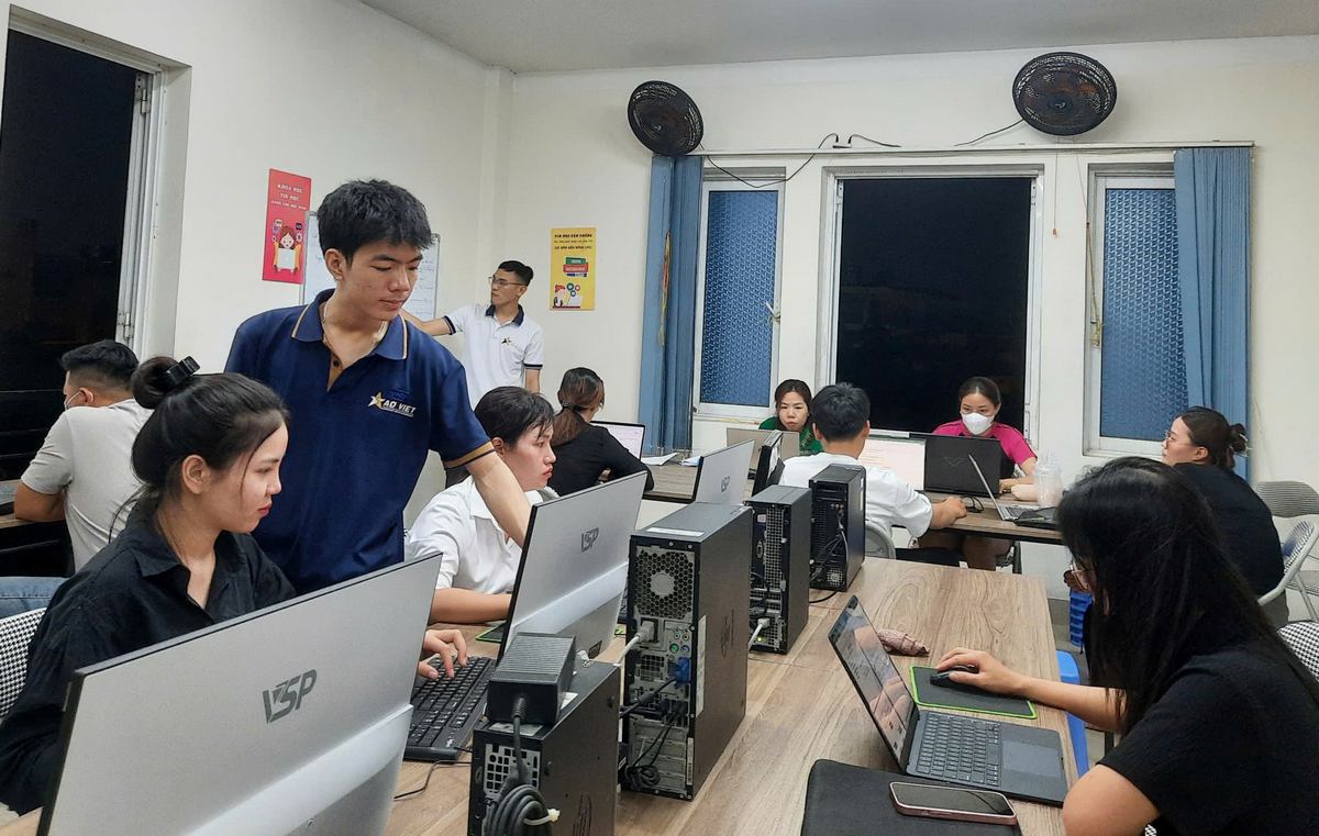 Học Viên Học AI Tại Trung Tâm Tin Học Sao Việt Đồng Nai