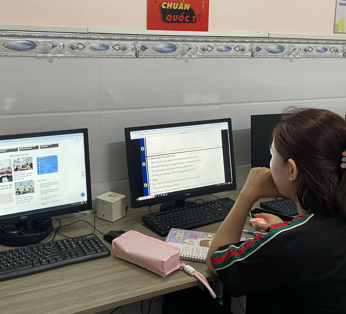 Học Viên Học ứng Dụng AI Với Word