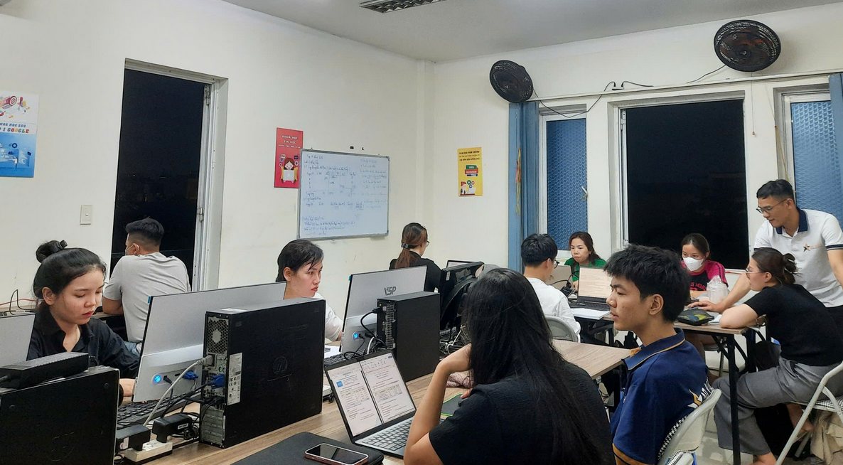 Học Viên Trong Khóa Học AI Tại Đồng Nai