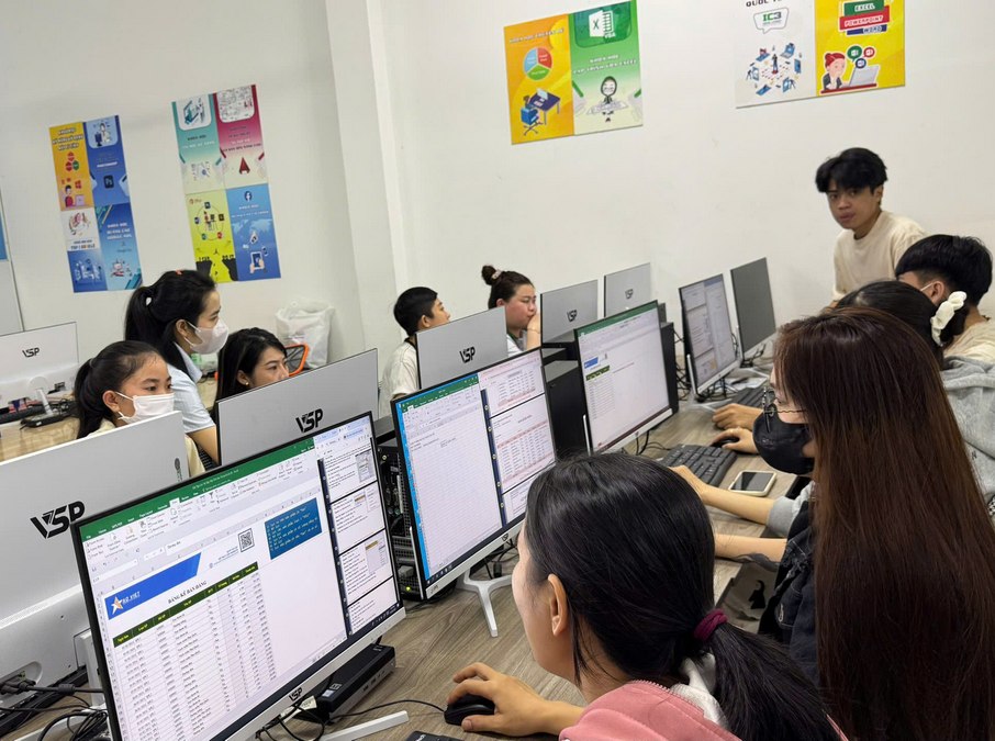 Học Viên Trong Khóa Học AI Tại Vũng Tàu