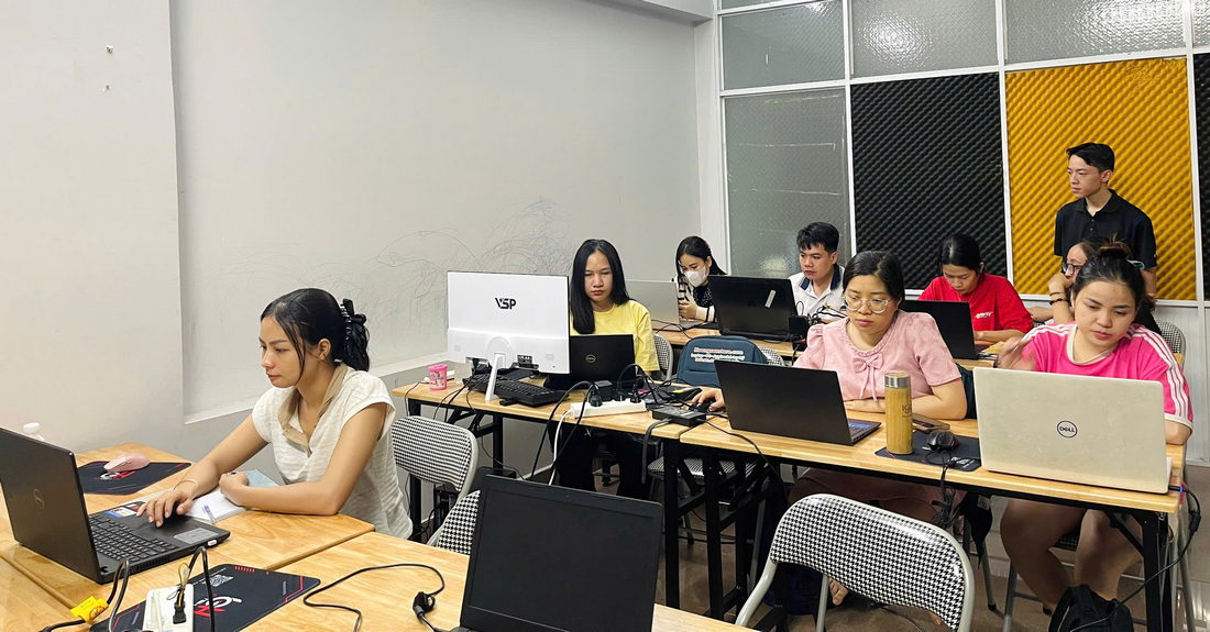 Học Viên Trong Khóa Thiết Kế Đồ Họa Tại Phường Tân Đông Hiệp
