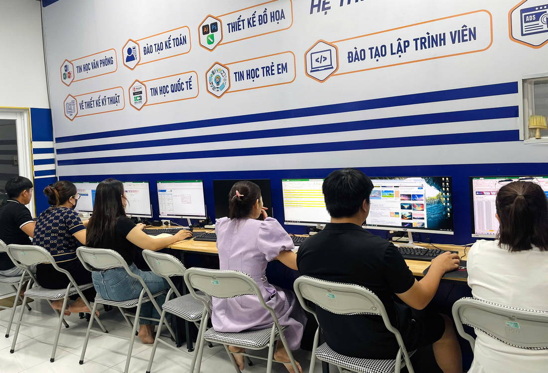 Tại Sao Kỹ Năng Tin Học Văn Phòng Luôn Quan Trọng Trong Mọi Thời Đại