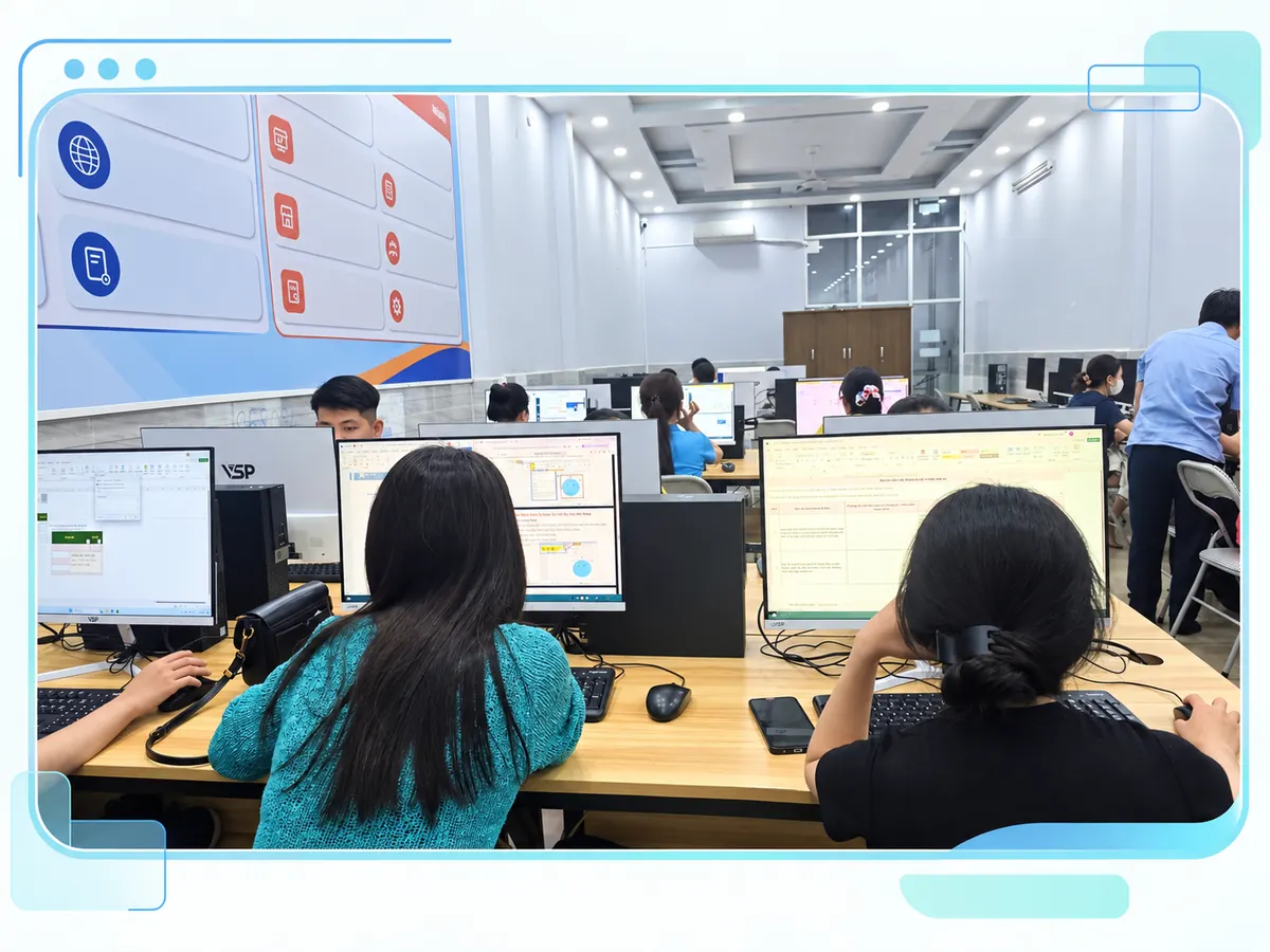 Ảnh minh họa thiết kế từ lớp tin học thực tế do chủ website cung cấp, dùng cho nội dung Kiểm tra bản sao bài thực hành trước khi thử sửa nhiều cách.