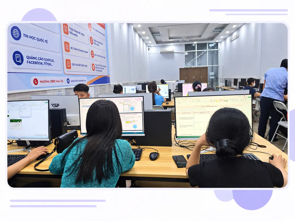 Ảnh minh họa thiết kế từ lớp tin học thực tế do chủ website cung cấp, dùng cho nội dung Word: tạo danh sách đầu dòng dễ bổ sung và sắp xếp lại.